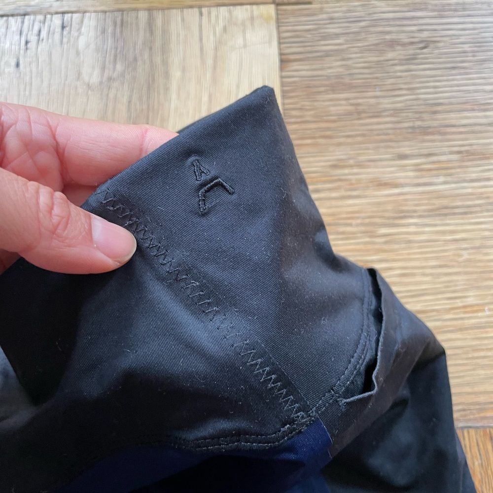 Aday Throw & Roll Workout/Athleisure Leggings Xs Navy/Black Euc — image 7 of 8